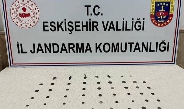 Tarihi eser kaçakçıları jandarma tarafından yakalandı