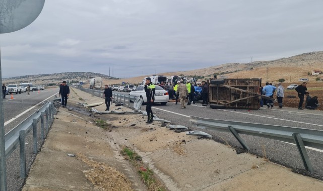 Tır ile traktör çarpıştı: 1 ölü, 1 yaralı