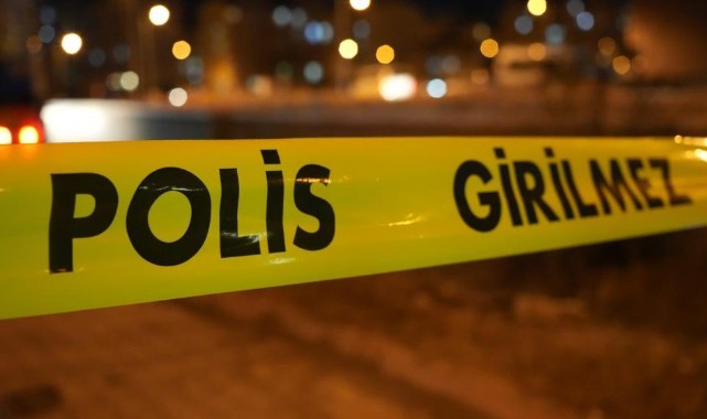 Tren rayında oturan şahıs feci şekilde can verdi