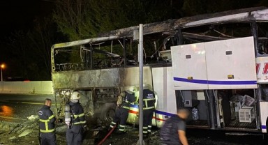 Yanan otobüsten geriye hurda yığını kaldı