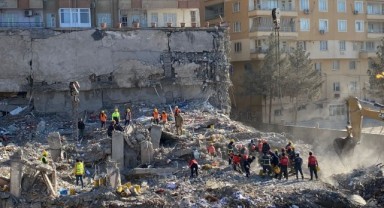 77 kişiye mezar olan binanın inşasında elverişsiz malzeme