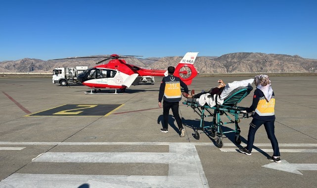 82 yaşındaki hasta helikopterle Şanlıurfa'ya getirildi