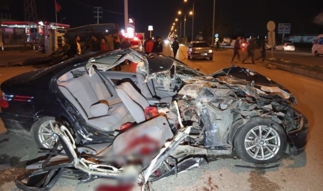 Adana’da otomobil ile kamyonet çarpıştı: ölü ve yaralılar var
