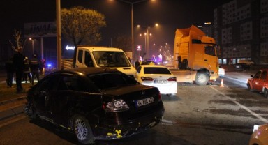Araçlar karşı yola geçti, ortalık savaş alanına döndü: 1 yaralı