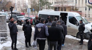 Aranan şahıslara yönelik eş zamanlı operasyon