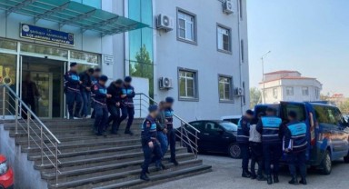 Bağ evinden hırsızlık yapan 4 şahıs tutuklandı