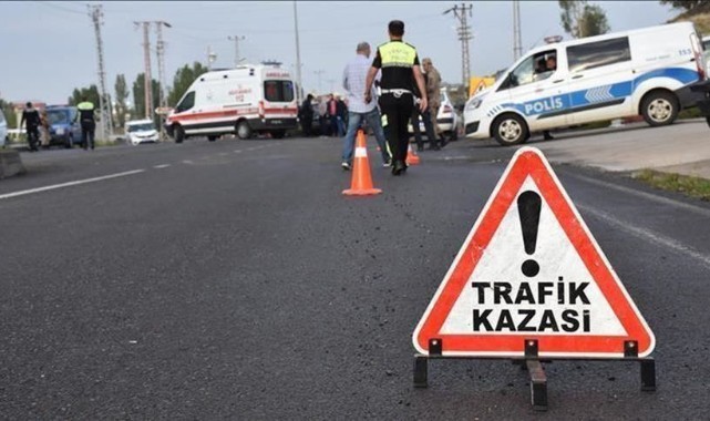 Başkentte otomobiller kafa kafaya çarpıştı: ölüler var