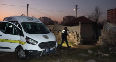 Bıçağın üzerine düşen kadın ağır yaralandı