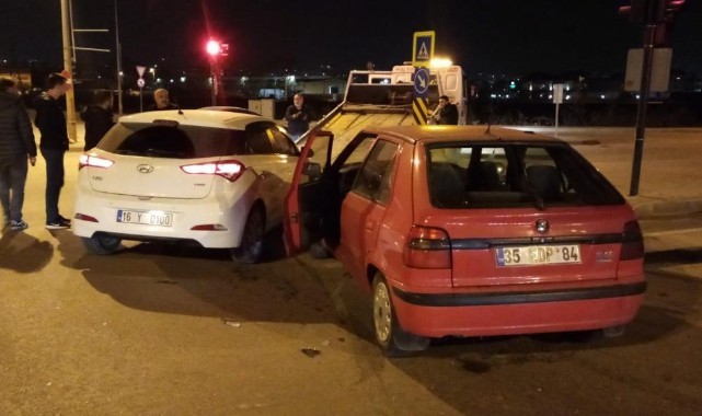 Bursa’da otomobiller kafa kafaya çarpıştı: çok sayıda yaralı