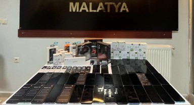 Çok sayıda kaçak cep telefonu ele geçirildi