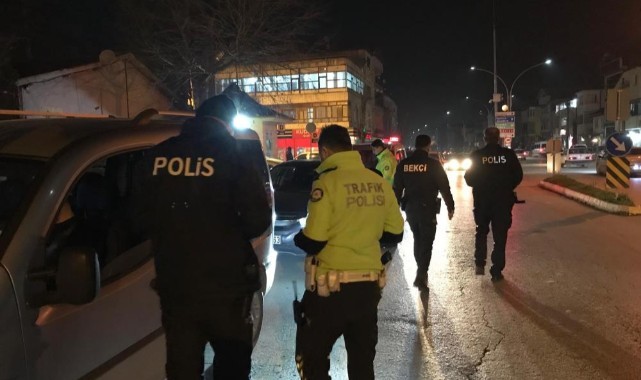 Ehliyetsiz sürücüler polisten kaçamadı