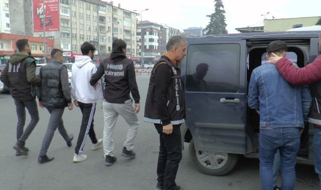 Ekmek arasında uyuşturucu ticareti