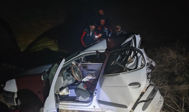 Emniyet şeridinde bekleyen otomobile tır çarptı: 1 ölü, 1 yaralı