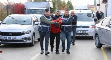 Evlerinde anahtarlık şeklinde suikast tabancası ve otomatik silah çıktı