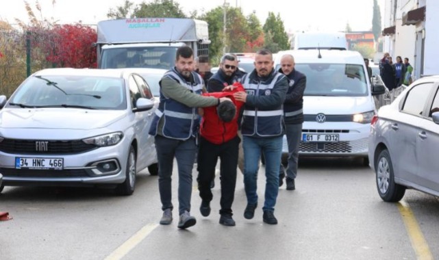 Evlerinde anahtarlık şeklinde suikast tabancası ve otomatik silah çıktı