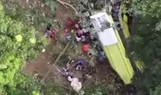 Filipinler’de yolcu otobüsü devrildi: 17 ölü, 11 yaralı