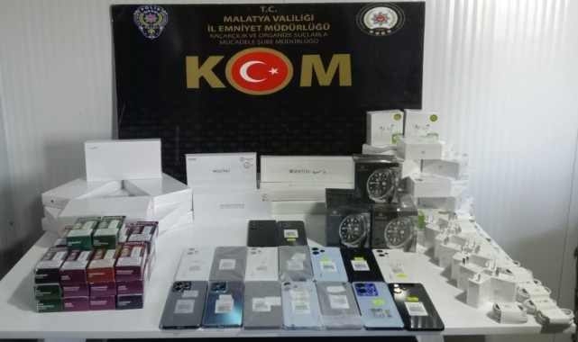Gümrük kaçağı 16 adet akıllı cep telefonu ele geçirildi