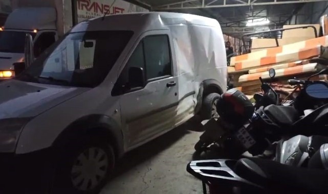 Hafif ticari araç kamyonetle çapıştı: 1 yaralı