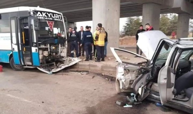 Halk otobüsü ile otomobil çarpıştı: 4 yaralı