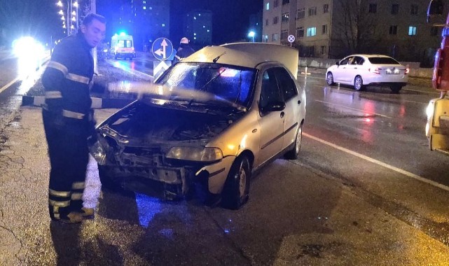 İki otomobil çarpıştı: 2 yaralı