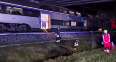İtalya'da trenler kafa kafaya çarpıştı: 17 yaralı