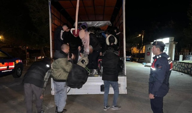 Kamyonet içerisinde 41 kaçak göçmen yakalandı