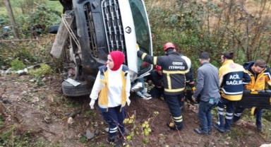 Kamyonet şarampole devrildi: 4 yaralı