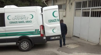 Karşıya geçerken otomobilin çarptığı genç vefat etti