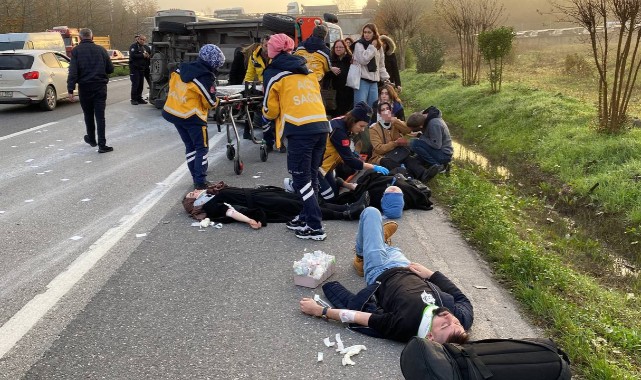 Kocaeli'de yolcu otobüsü ile otomobil çarpıştı! 17 yaralı
