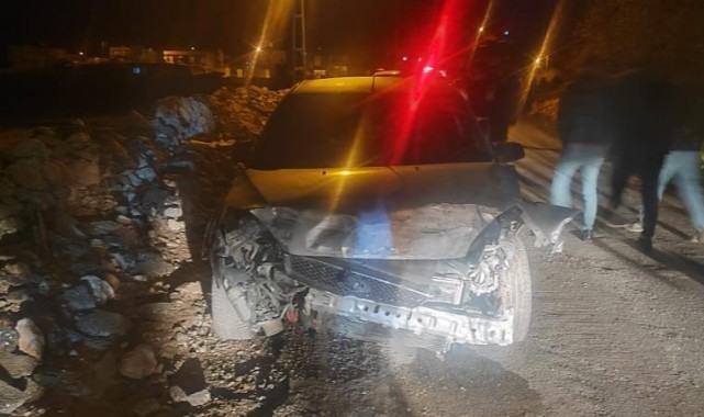 Komşu ilde otomobil duvara çarptı! Sürücü yaralandı