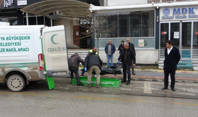 Malatya’da orta hasarlı binada ceset bulundu