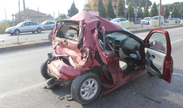 Manisa’da feci kaza: Otomobil hurdaya döndü