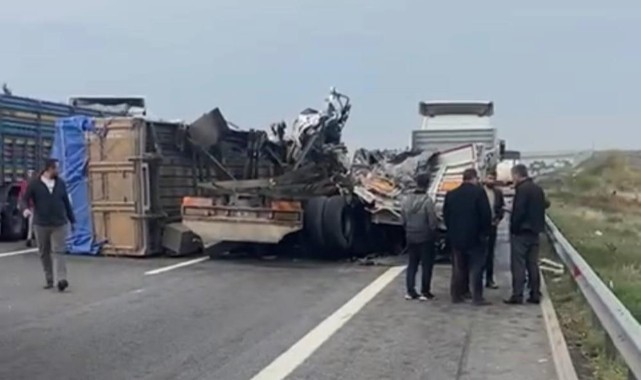 Osmaniye'de kamyon ile tır çarpıştı: sürücü hayatından oldu