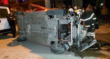 Otomobil beton direğe çarptı: 2 yaralı