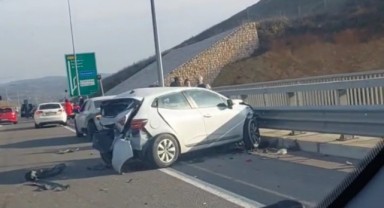 Otoyol'da 8 araç zincirleme kazaya karıştı: 4 yaralı