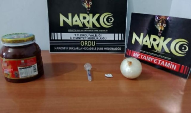 Salça kavanozunda uyuşturucu ele geçirildi: 2 tutuklama