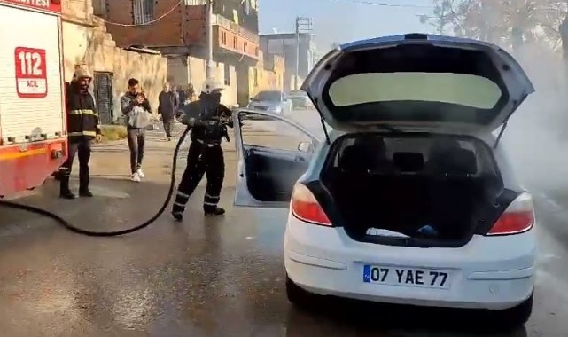 Şanlıurfa'da bir araç alevlere teslim oldu