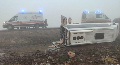 Şanlıurfa'da öğretmenleri taşıyan servis devrildi! Yaralılar var