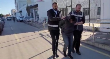 Seyhan polisi iki evden cephanelik ele geçirdi