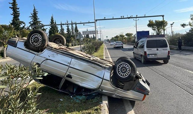 Takla atan otomobildeki kişiler yaralandı