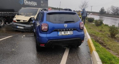 Ters yönden gelip refüjü aşan araç dehşet saçtı: 8 yaralı