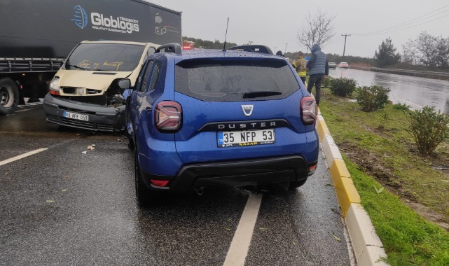 Ters yönden gelip refüjü aşan araç dehşet saçtı: 8 yaralı