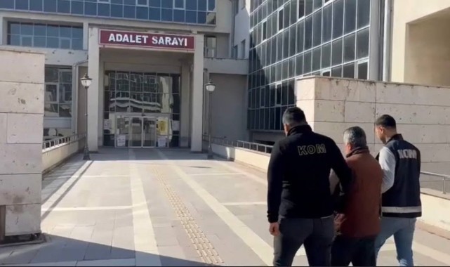 Tırda kaçak telefon ve sigara ele geçirildi