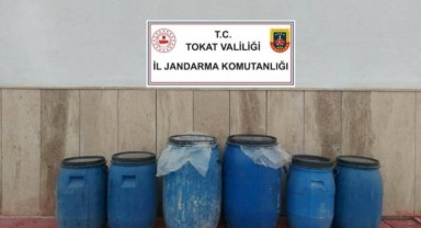 Tokat'ta yılbaşı öncesi litrelerce sahte alkol ele geçirildi