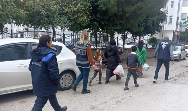 Trafikte cam silen ve dilenen şahıslar gözaltına alındı