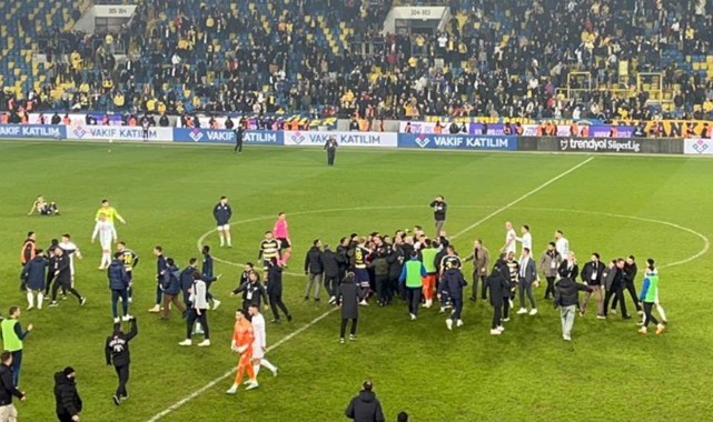 Türkiye’de tüm ligler süresiz olarak ertelendi