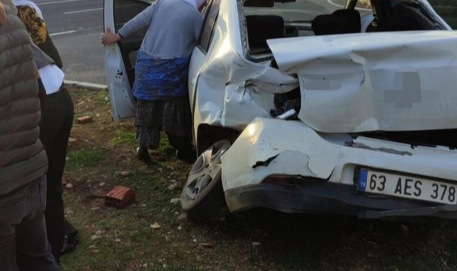 Urfa plakalı otomobille çarpıştı: 3 yaralı