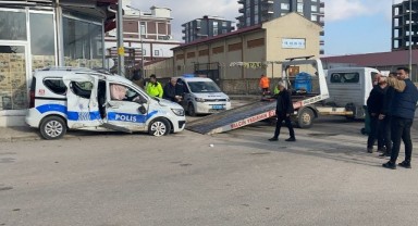 Yolcu otobüsü ile polis aracı çarpıştı: 2 yaralı