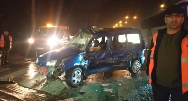 Yolcu otobüsüyle çarpışan ticari araç sürücü ağır yaralandı