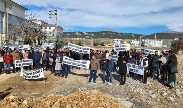 32 kişiye mezar olan binanın müteahhidine tepki